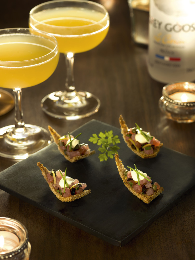 Tuna Tartare with rye bread paired with GREY GOOSE Fruit Des Fe¦étes
