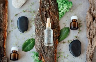 top view of bottles with cosmetic products oil essential natural spa ingredient cosmetic leaf moss t20 7yWEE4